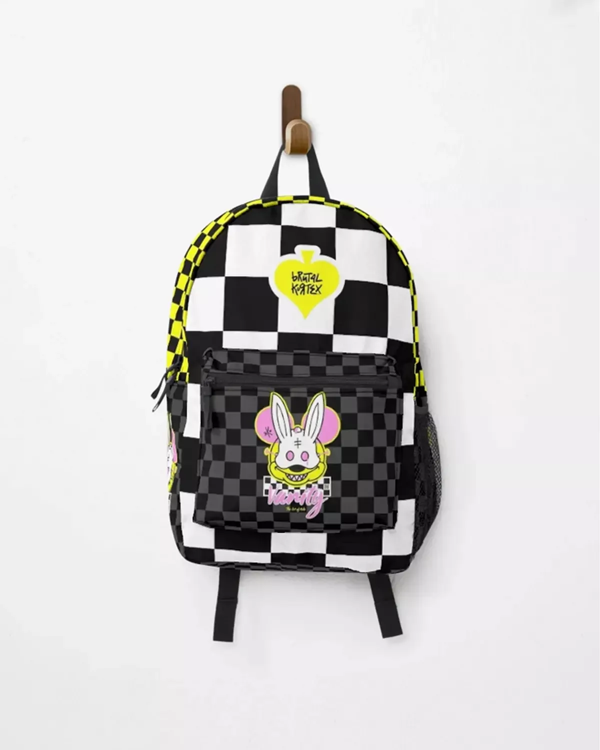 Sac à dos Brutal Kortex - Skate lifestyle Photo Sac à dos Brutal Kortex - Style skate avec damier noir et blanc - couleurs rose jaune noir et blanc